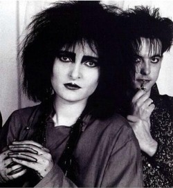 robert-smith-is-a-cat:  Siouxsie Soux and Robert Smith 