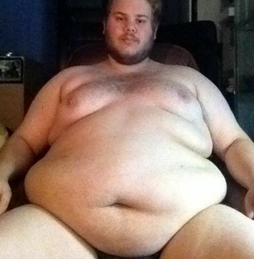 xtubegene:  roundboyz:  Love how wide and round this young chub is. Wide belly hips and giant butt woof.   Check me outwww.clips4sale.com/70055  Asymmetry can be beautiful