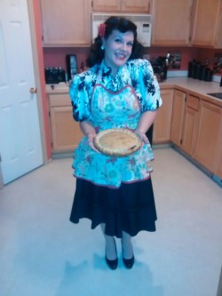thelionandthemare:  Voluptuous Maddy makes dinner & dessert!