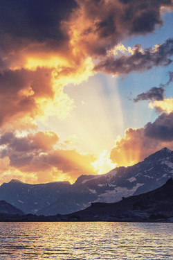 mstrkrftz:  Matterhorn Storm by Vittorio Vaninetti 