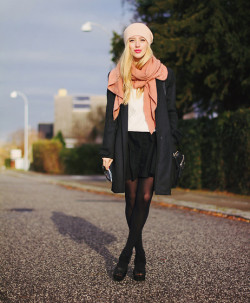 fashion-tights:  We were ever so Green (by Sarah Mikaela)