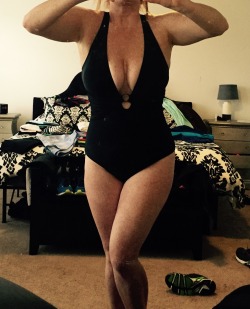 sarahthomasasu:  Already almost 100, ready for the pool all day!