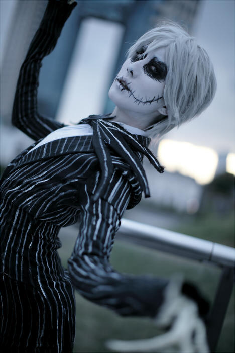 theblacklacedandy:  inimicaldolly:  radnerd:  I don’t always post cosplay pics but holy Jack Skellington I don’t even…  Oh god  *SOBS INTO OBLIVION* PERFECTION 