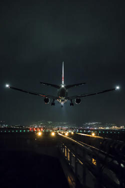 E’ COME TROVARSI AD UN TERMINAL DELL’AEROPORTO. CI SONO PERSONE