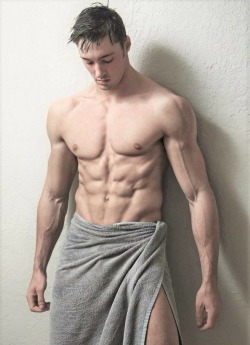 musclefx:MORE PHOTO Like man in towel.