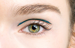 abigaildonaldson:  Eye makeup at Marchesa Fall/Winter 2014 created
