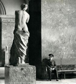 mimbeau:  La Vénus de Milo - Louvre Muséum Paris circa 1950