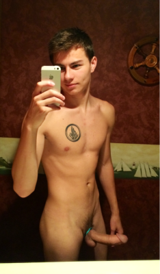 edcapitola2:  edcapitola:  instaguys:  Guys with iPhones Source: