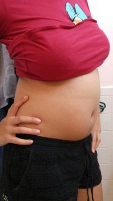 bellabountiful:  My belly after 1 large tub of ice cream,  a