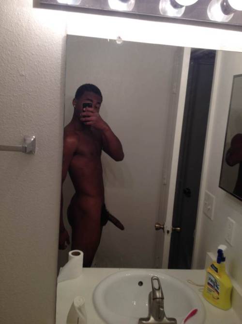 nudeselfshots-blackmen.tumblr.com/post/119332864360/