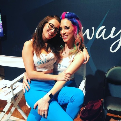 Just having a lovely mother daughter day at the @girlswaynetwork booth! (at Hard Rock Hotel and Casino Las Vegas)