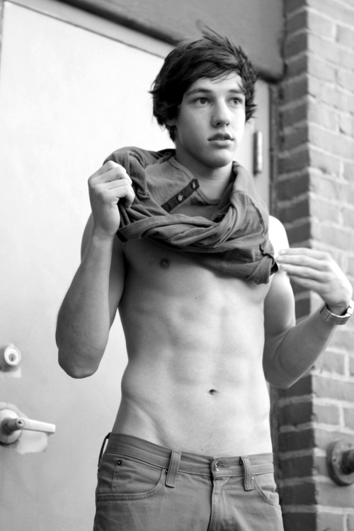 brieph:   Oh gosh. Let me have you.  BRIEPHÂ |Â BOYS BEAUTY. LIFEâ€™S FASHIONÂ |Â http://brieph.com 