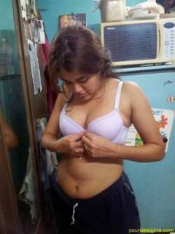 desihotpic:Desi Hot Bhabhi with Big Boobs