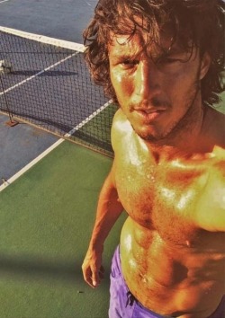 men-in-shorts:  hairyathletes:Juan Monaco tennis  Look at those