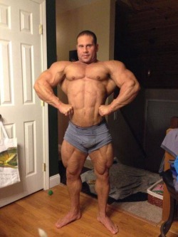 bodybuildermusclecentral:  bodybuildermusclecentral 