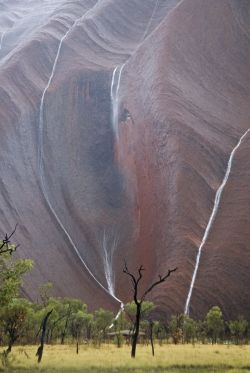 praial:Australia: Uluru Waterfalls