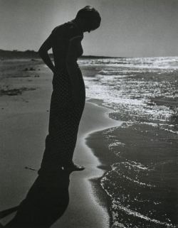 lecollecteur:  Andreas Feininger, Wysse, Beach, Sweden, 1934.