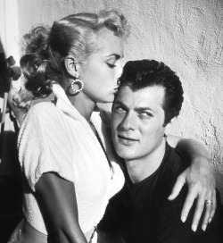 wehadfacesthen: Young marrieds Janet Leigh and Tony Curtis, 1952