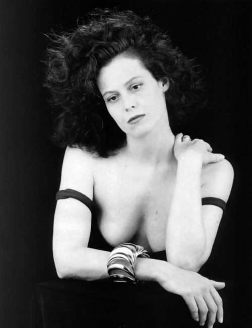 Sigourney Weaver by Robert Mapplethorpe. Nudes & Noises 