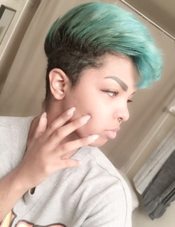 goinghoste:  Dyed the top half of my hair blue yesterday! I’m