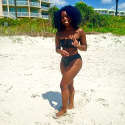 mayaangelique:  Beach bum 