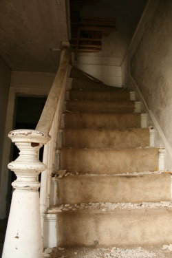 abandoned-but-loved:  Abandoned Staircases 