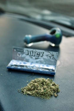 smokingweed:  joint rolled (: 