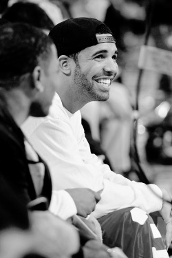 kingdrizzydrake:  that smile is intoxicating