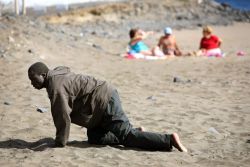 mvtionl3ss:  Migrant on the Gran Tarajal beach in Spain’s Canary