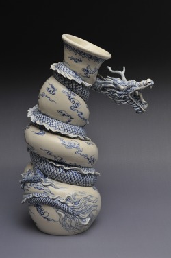 theonlymagicleftisart:    A Painful Pot - Johnson Tsang / Porcelain