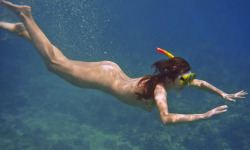 nakedfloridaboater:  Only way to snorkel