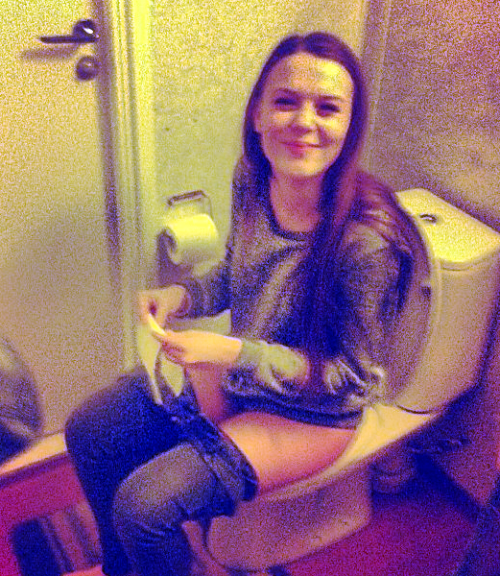 1nobodyknowsme1:  dimitrivegas:  pooping      (via TumbleOn)