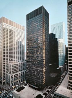 antropomorfisme:  Seagram Building, Mies van der Rohe