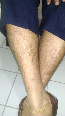 hairywomanlegs:This is my girlfriend hairy legs she’s Dubai
