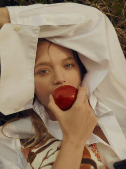 ibbyfashion:Gemma Ward by Georges Antoni, Wonderland