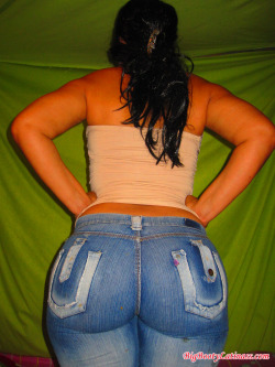 pearhub:  #jeans #thick #booty #tight pants #latina #allstar