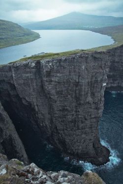 sixpenceee:Lake Sorvagsvatn located in Faroe Islands, between