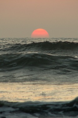 dr4gonland:  Sunset and the sea by Rajiv Lingayat  Beautiful