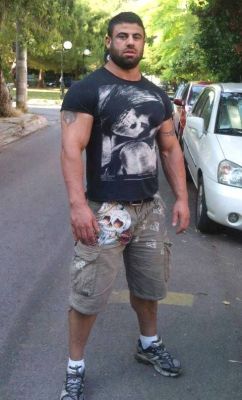 hugesexyooweegooweemen:  bbstreetclothes:  Nice!   Mmm, help