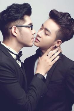 asianboysloveparadise:  Vietnamese Gay Couple 