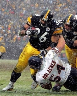 braden-knows-sports:  In this play one of the Steelers all time