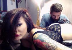 Pic I forgot to post of @kilsboy tattooing my ass!! @tattooedgirls_