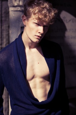 grabyourankles:  Knut Roertveit [m gless management] by Verena
