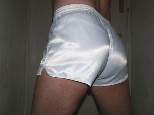 vintageboyshorts:  This is 100% satin on the naked skin 