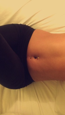 jaliceberry:  double naval piercing.
