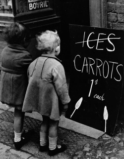 Les sucettes à la carotte, Angleterre, 1941. Vidéo