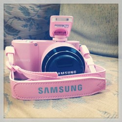 thy-queen:  Hello pretty pink baby ~ oh I love you so <3 #samsung