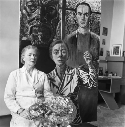 inneroptics:    Eva Besnyő - Charley Toorop in front of her