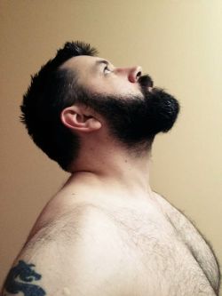 yoquierouno:  Kiss me with your beard