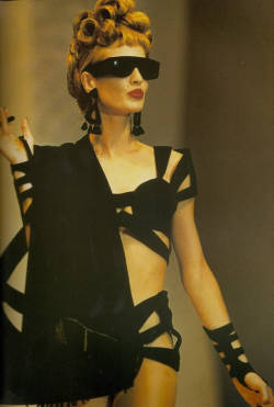  Jerry Hall in Thierry Mugler swimwear.  Lookin’ like